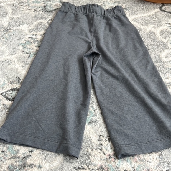 Lululemon Hello Sunday Crop - Picture 7 of 9